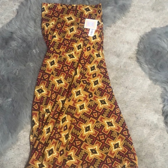Maxi M Lularoe - Picture 1 of 4